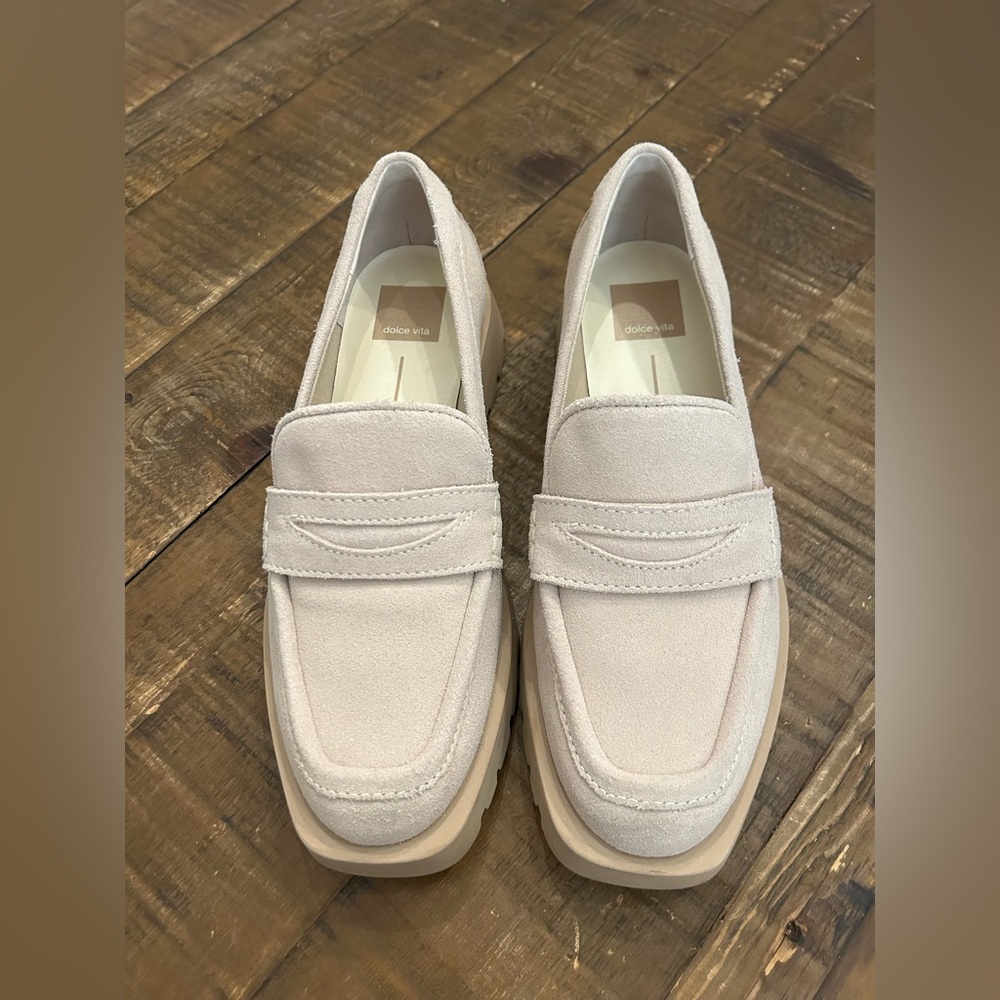 Dolce Vita women’s size 7.5  Cream Loafers